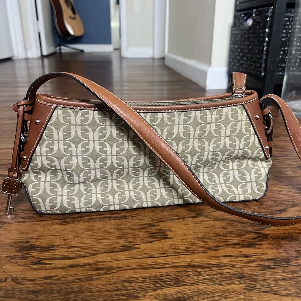 Fossil monogram bag .